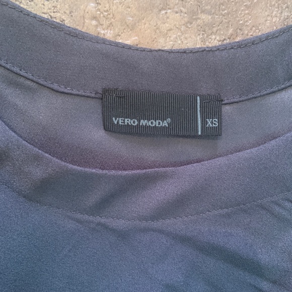 2/35$ 💕 Vero Moda gray chic dress - Picture 2 of 2